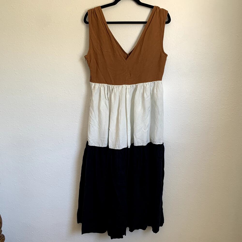 En Saison Plamero Colorblock Sleeveless Midi Dress‎ in Navy/Tan/Cream - Picture 5 of 12